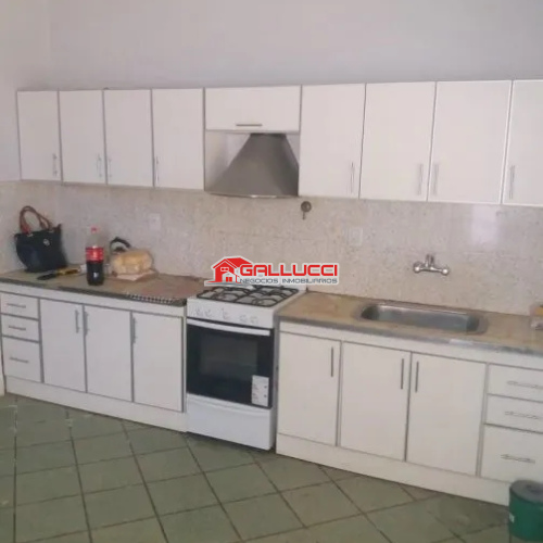 Chalet 5 Amb. Sobre Avenida. Céntrico