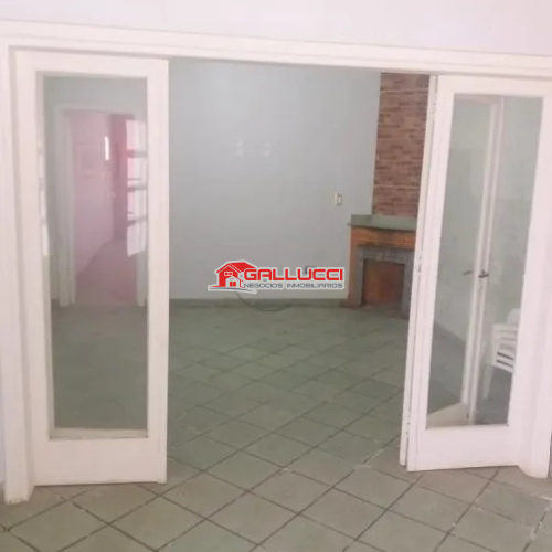 Chalet 5 Amb. Sobre Avenida. Céntrico